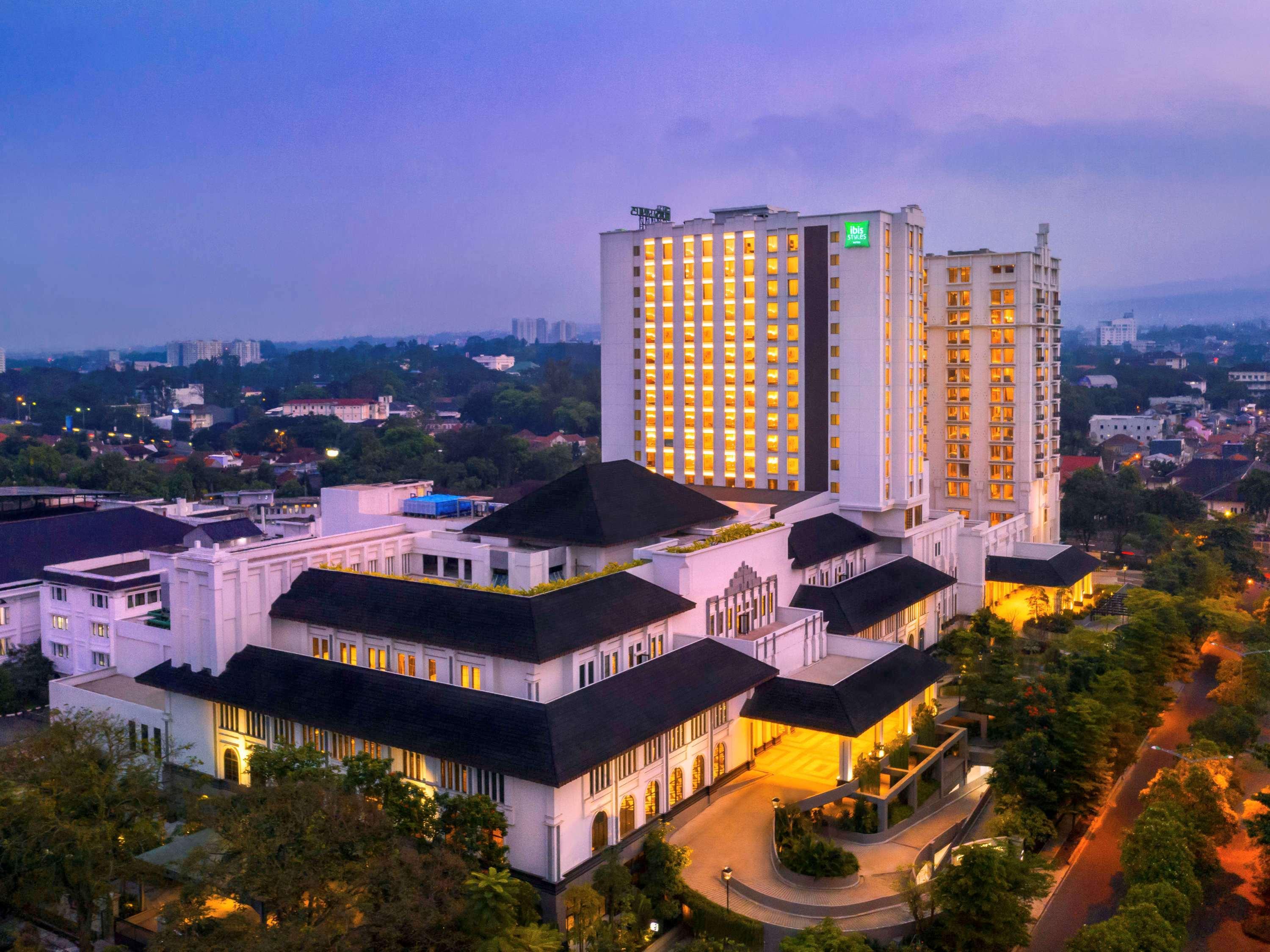 Ibis Styles Bandung Grand Central Hotel Buitenkant foto