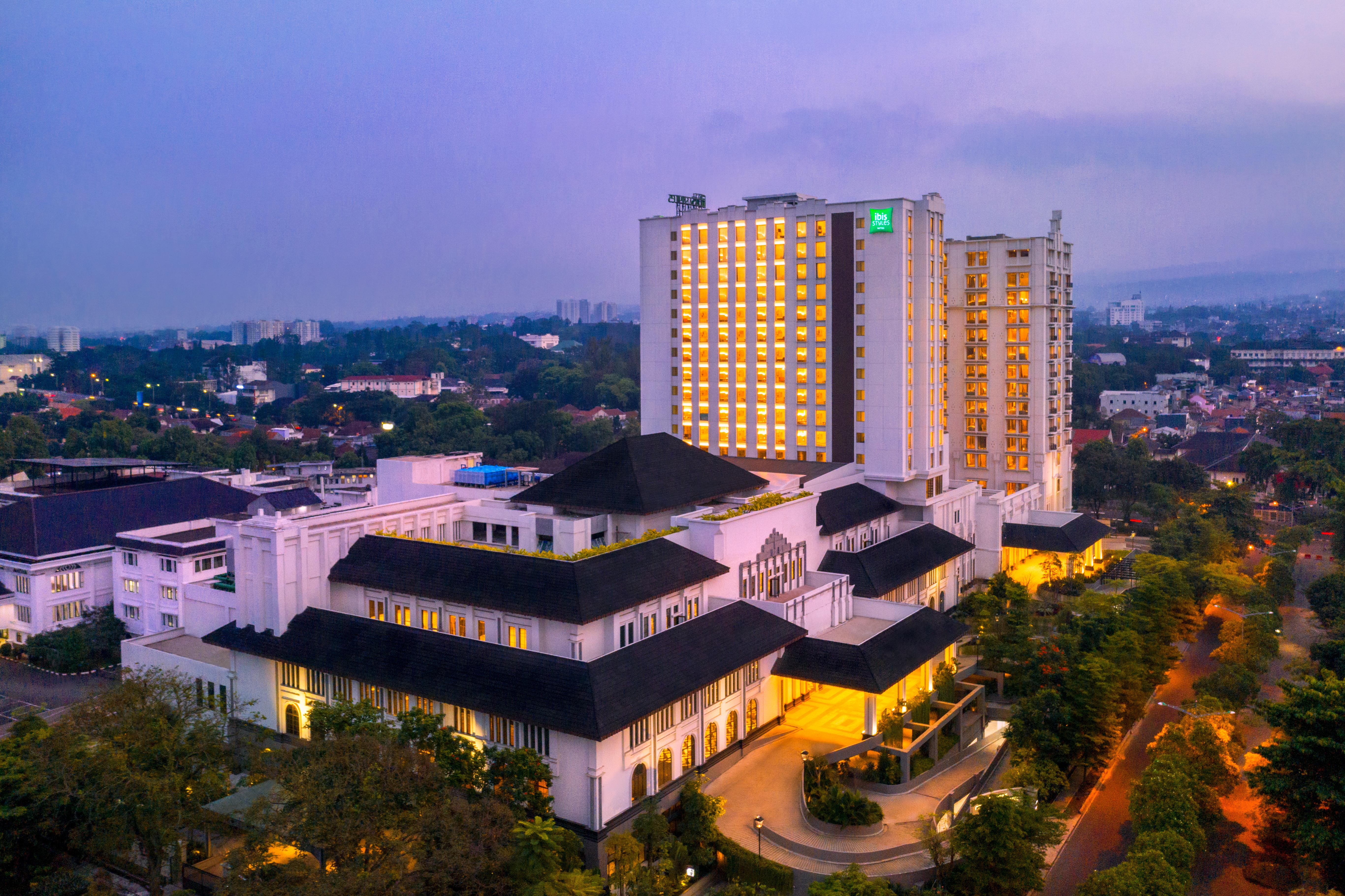 Ibis Styles Bandung Grand Central Hotel Buitenkant foto